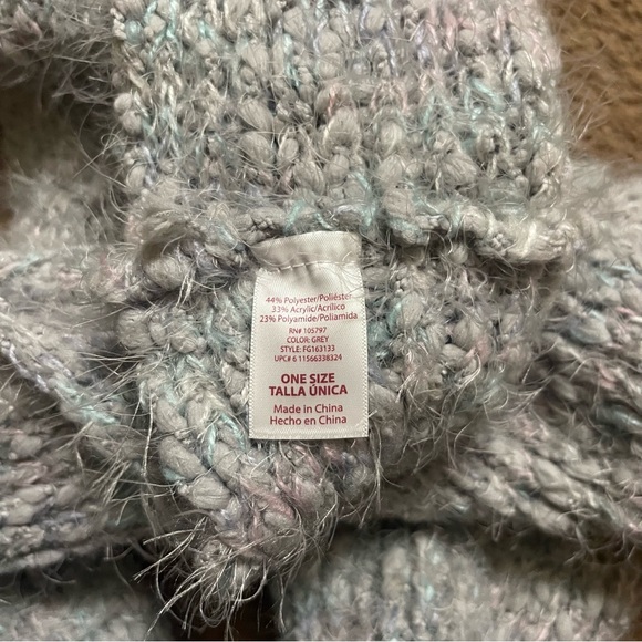 Women’s Fuzzy Infinity Loop Scarf - 32” X 12” - Gray - Picture 3 of 4